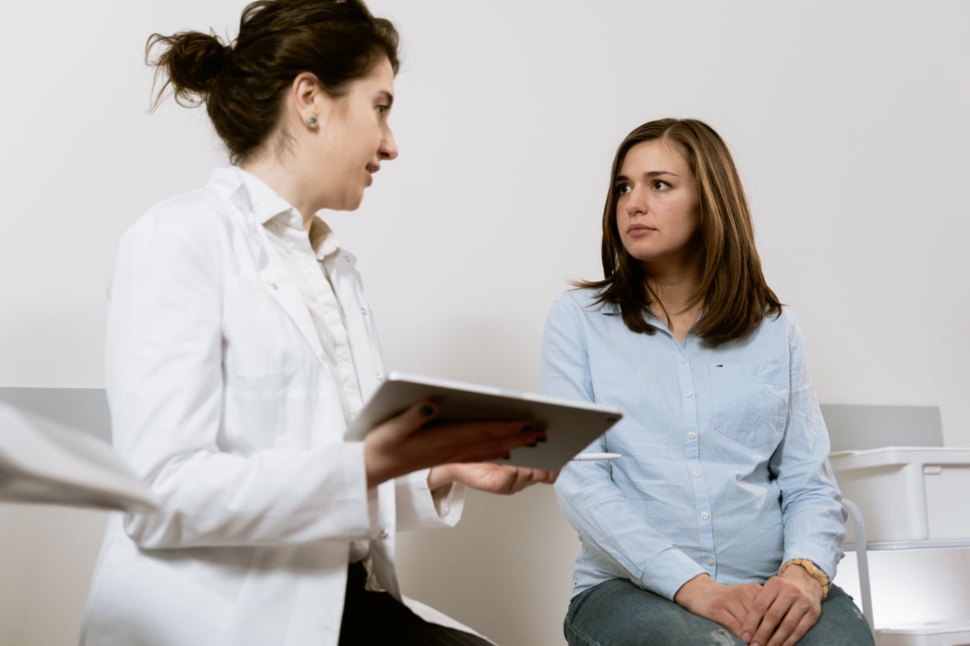 Texas mother reviewing her family health insurance plan network with her doctor